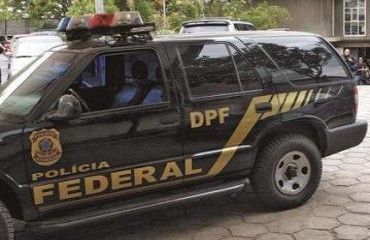 TERMÓPILAS  Agentes da PF cumprem mandados de busca e apreensão na Assembléia Legislativa