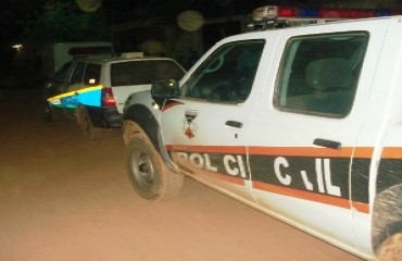 Homem é preso pelos policiais do SEVIC após engolir duas trouxinhas de droga.