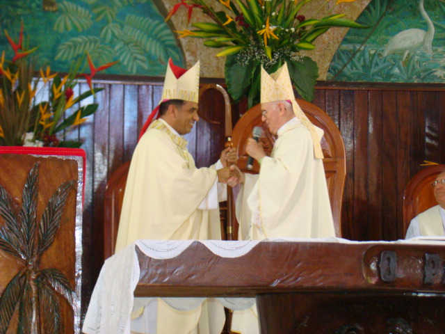 Toma posse o novo Bispo Diocesano de Guajará-Mirim. Veja fotos