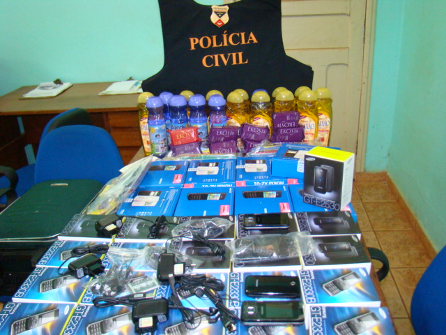 SEVIC recupera mais de 60 celulares que haviam sido furtados de uma carreta. Veja fotos