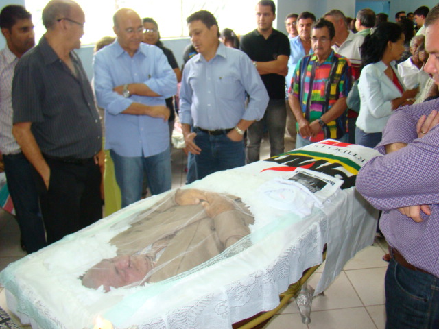 Governador Confúcio Moura, amigos e familiares dão o último adeus a Isaac Bennesby. Veja fotos