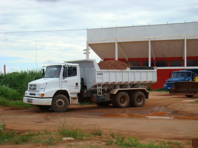Material destinado para fazer asfalto em Guajará-Mirim, pode estar sendo desviado para outros fins. Fotos