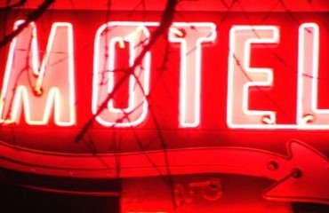 BARRACO - Briga de mulheres na porta de motel quase termina em morte