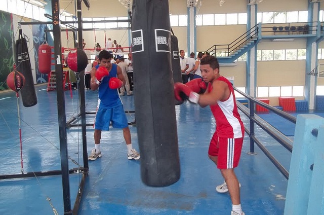 Campeão nacional de boxe visita a família em Guajará-Mirim - Veja fotos