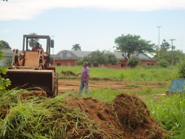 Tem início limpeza do terreno que abrigará a agência da Caixa Econômica Federal em Guajará