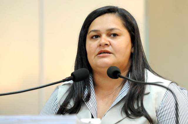 Deputada Ana da 8 não é encontrada pela justiça