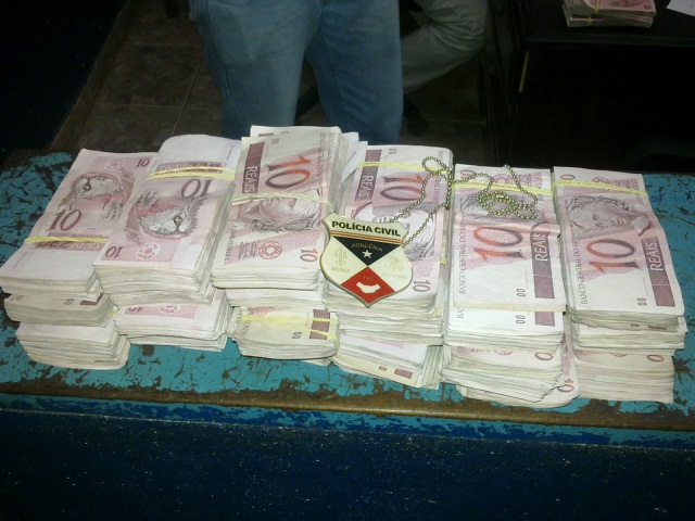 Homem é detido com mais de 33 mil reais na BR 425 em taxi que saiu de Guajará-Mirim Fotos