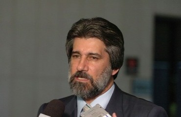 Ala rebelde do PMDB tenta derrubar Raupp da Presidência