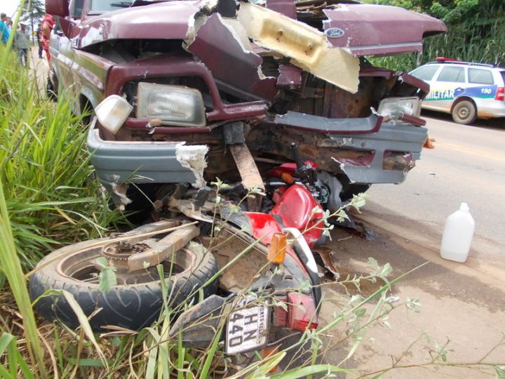 Rodovia da morte - Colisão entre moto e camionete mata motociclista em Jaru