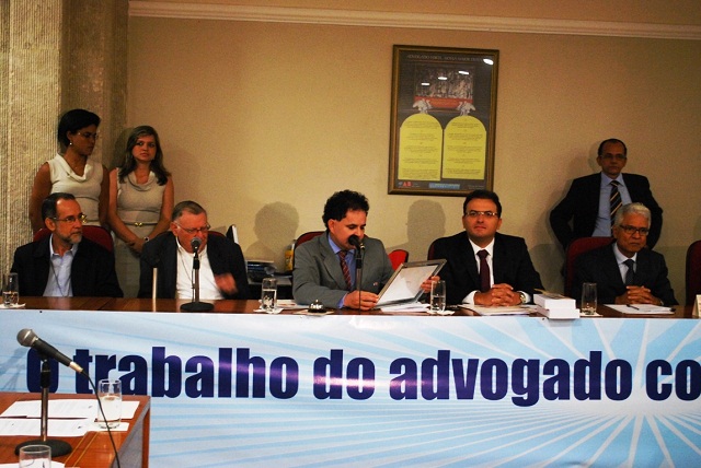 OAB condecora Dom Moacyr pelos 40 anos de defesa da cidadania e dos direitos humanos
