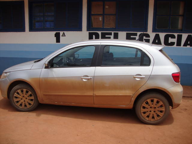 Polícia Rodoviária Federal prende três pessoas na BR 425 com veículo roubado em Porto Velho.