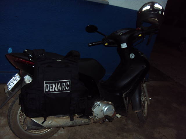 Motociclista larga moto e foge no matagal ao avistar barreira policial na BR 425.