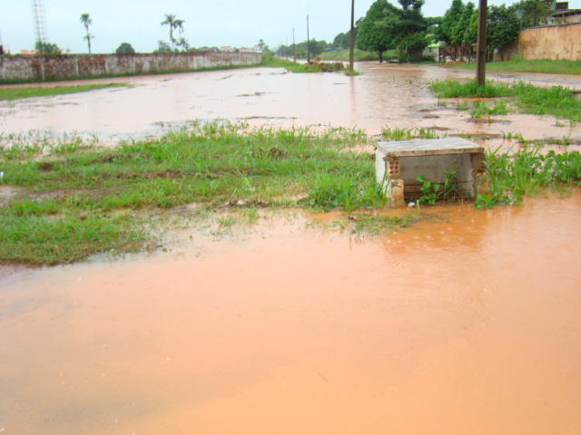 Forte chuva causa alagamentos em avenidas de Guajará-Mirim - Fotos