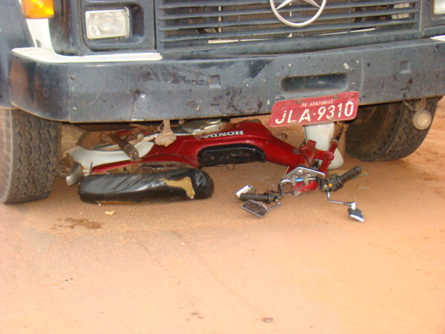 Motociclista é atropelado por caminhão na BR 425. Fotos