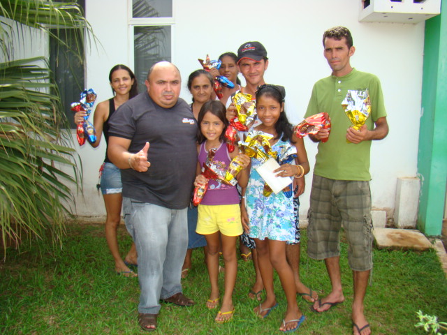 Ouvintes do Programa Guajará em cima da notícia são contemplados com ovos de chocolate.