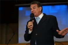 Briga entre Valdemiro Santiago e Edir Macedo foi programada no inferno, afirma Jabes de Alencar