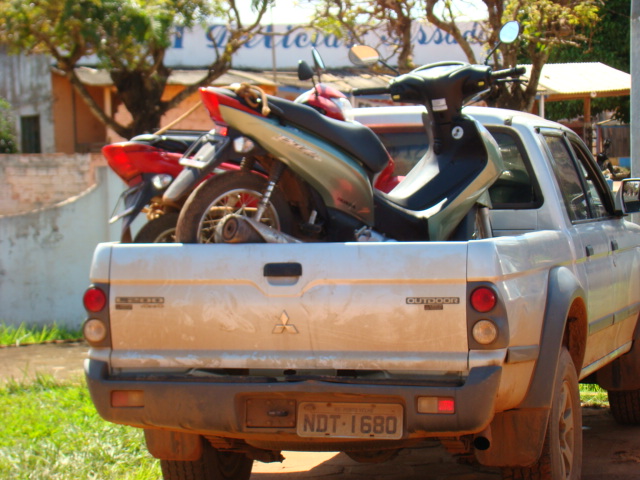 Policia civil de Guajará-Mirim recupera duas motos roubadas e prende três pessoas na BR 364. Veja fotos