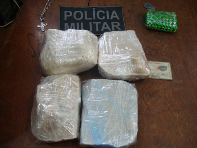 Boliviano é preso pela PM com dois quilos de cocaína no centro da cidade.