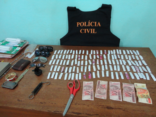 Polícia Civil estoura boca de fumo no bairro Planalto.