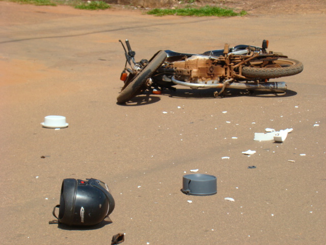 Imprudência de motociclista causa acidente na Avenida 15 de Novembro.