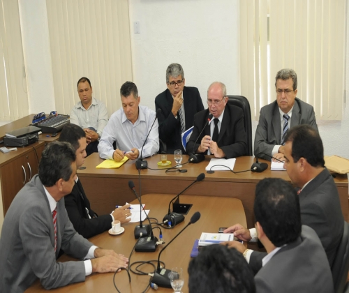 Rumores de cassações deixam deputados investigados em desespero. Já teve até choro