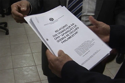 Relatório da Comissão Processante será lido nesta terça na Assembleia