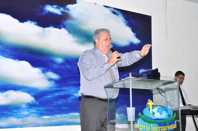 Reitor da Agrade  Academia Teológica da Graça de Deus faz culto em Guajará-Mirim.