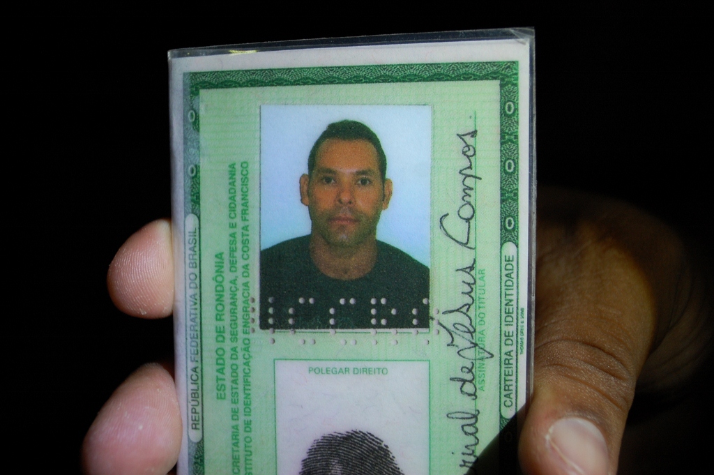 Após descer de ônibus homem é assassinado com dois tiros