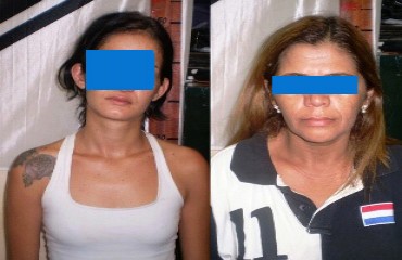 FAMÍLIA METRALHA  Mãe e filha são presas por traficar cocaína é oxi próximo a posto de gasolina - FOTOS