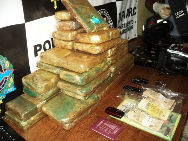 DENARC apreende mais de 40 quilos de cocaína escondida em fundo falso de carreta, que saiu de Guajará