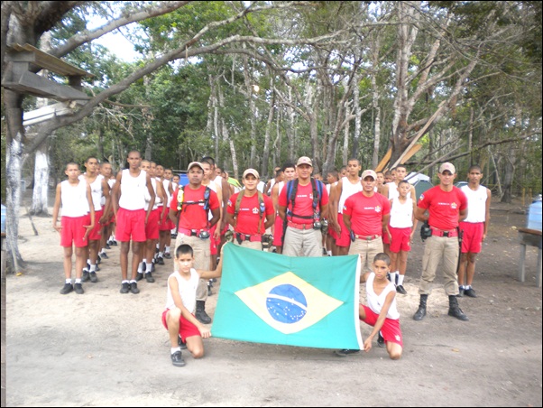 Bombeiro Mirim leva disciplina para meninos de Guajará-Mirim, RO