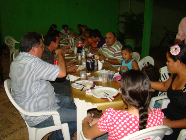 RADIALISTA JOÃO TEIXEIRA COMEMORA ANIVERSÁRIO AO LADO DE AMIGOS E FAMILIARES
