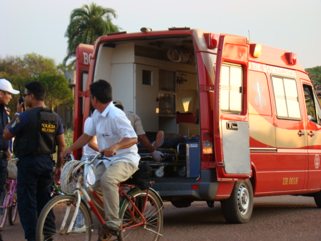 Veículo atropela motociclista e foge do local sem prestar socorro