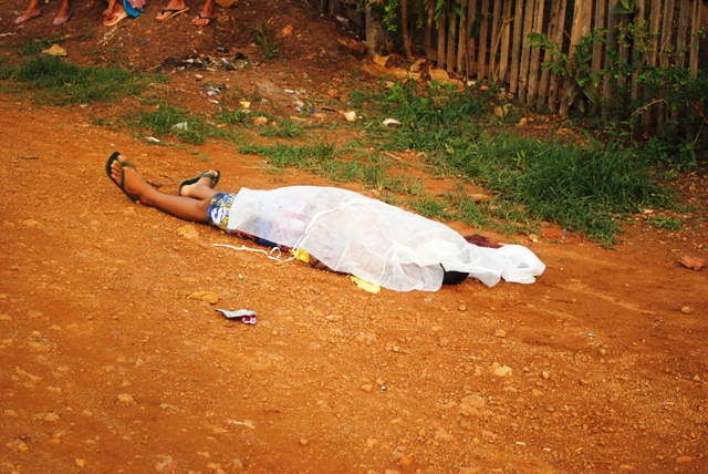 EXECUTADO - Ex- presidiário é executado em frente da sua casa a tiros na capital - Fotos