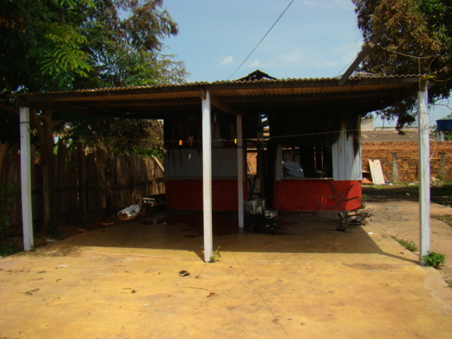 INCÊNDIO DESTROI CASA NO BAIRRO 10 DE ABRIL - FOTOS