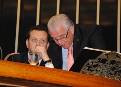 Moreira Mendes prestigia Kassab que recebe o prêmio transparência pública