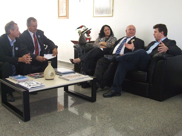 Cassol recebe prefeitos em busca de recursos federais