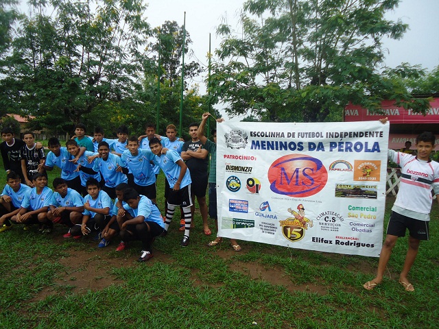 ESCOLINHA DE FUTEBOL MENINOS DA PÉROLA VENCE O 1º TORNEIO INTERMUNICIPAL DO IATA.
