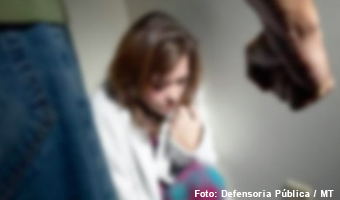 Marido é preso após agredir esposa com socos e pontapés no bairro Santa Luzia.