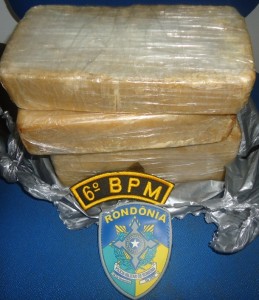 Outra barreira na 425 leva PM de Nova Mamoré/6º BPM a apreender 5 kg de pasta base de cocaína