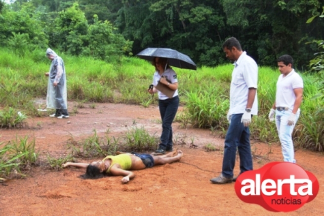 Polícia Militar encontra corpo de mulher degolado na zona rural. Imagens Fortes