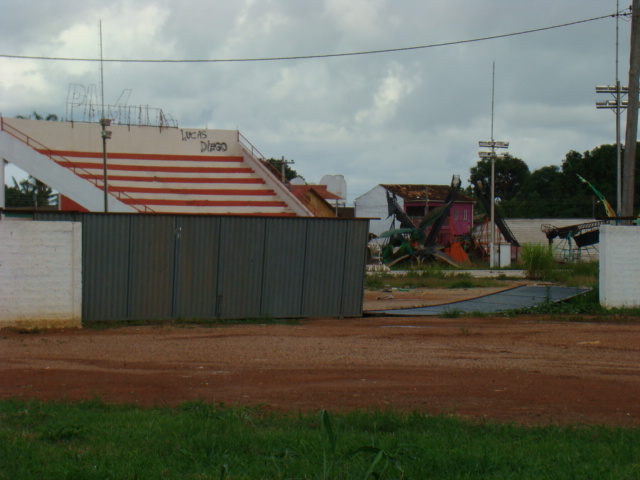 Vândalos invadem Bumbódromo e furtam vários objetos