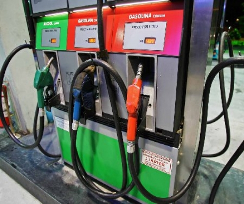 Gasolina deve subir 7% e governo tenta atenuar impacto