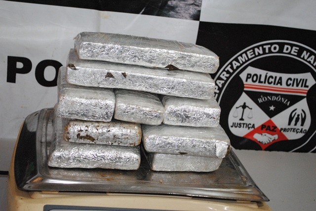 DENARC prende trio com quase cinco quilos de maconha na BR 364