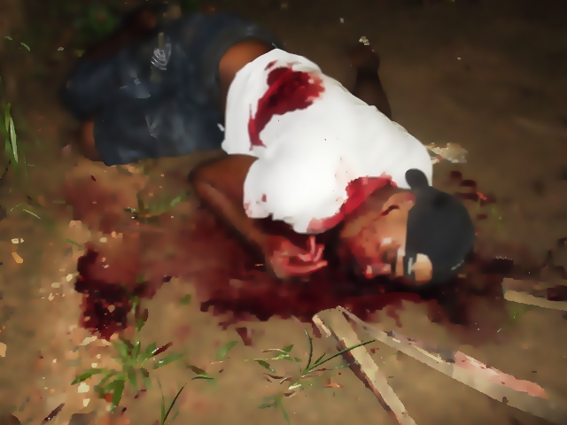 VINGANÇA - Homem é assassinado com cerca de 20 facadas pelos filhos de ex-namorada;um deles com 11 anos - IMAGENS FORTES