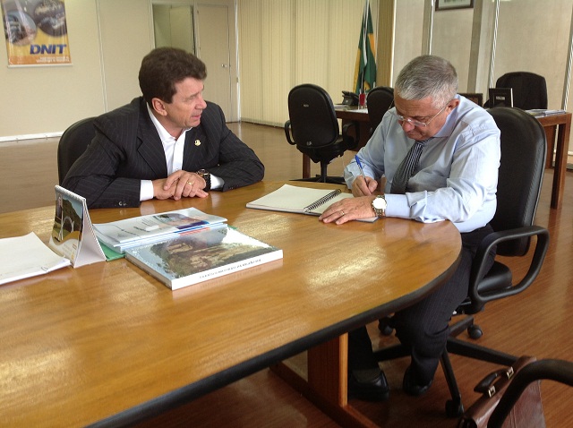Cassol cobra providências do DNIT nas obras das BRs de Rondônia