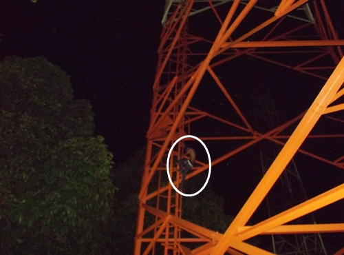 Polícia Militar em Nova Mamoré convence jovem a desistir de suicídio em torre de telefonia
