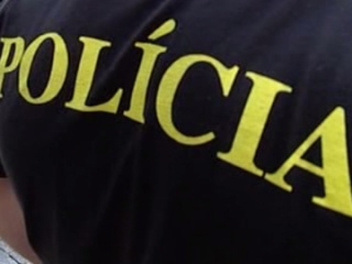 Ladrões são flagrados por câmeras de segurança furtando objetos de loja