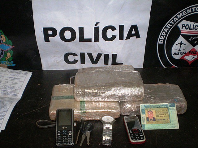 Denarc e PRF prende homem com 4 quilos de cocaína na BR 364