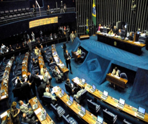 Ampliação de direitos de empregados domésticos é aprovada em Comissão no Senado